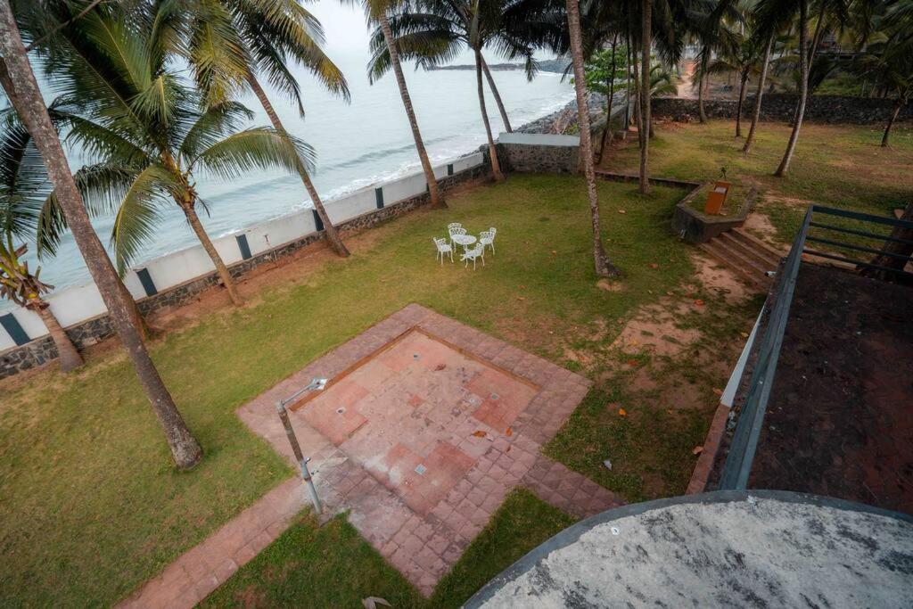 Baywatch By Grha - A Picturesque Beachfront Villa Kozhikode Buitenkant foto