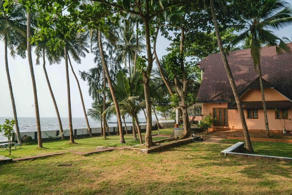 Baywatch By Grha - A Picturesque Beachfront Villa Kozhikode Buitenkant foto