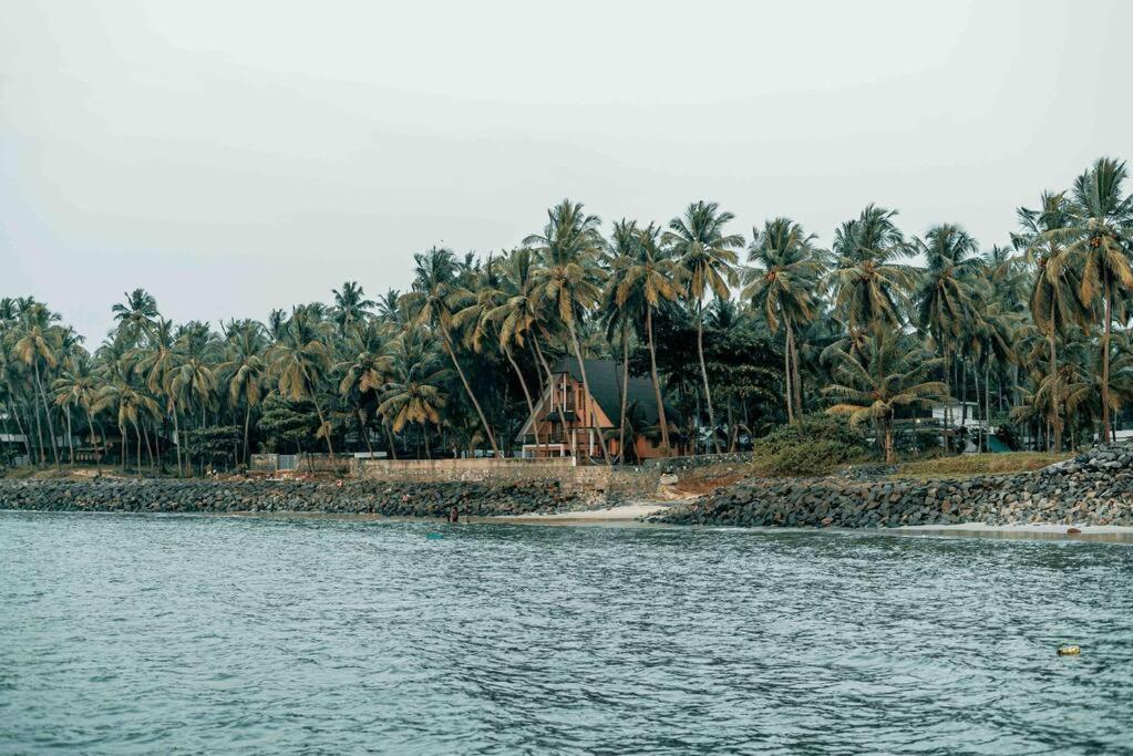 Baywatch By Grha - A Picturesque Beachfront Villa Kozhikode Buitenkant foto