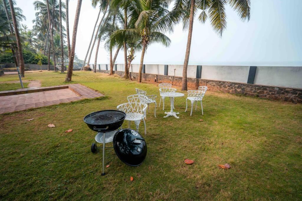 Baywatch By Grha - A Picturesque Beachfront Villa Kozhikode Buitenkant foto