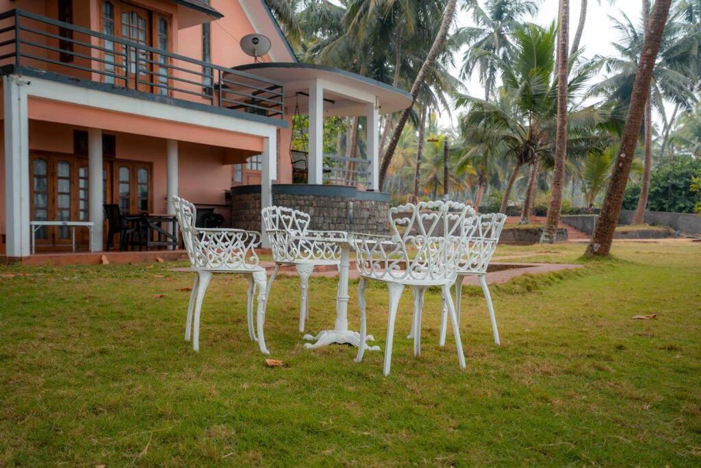 Baywatch By Grha - A Picturesque Beachfront Villa Kozhikode Buitenkant foto