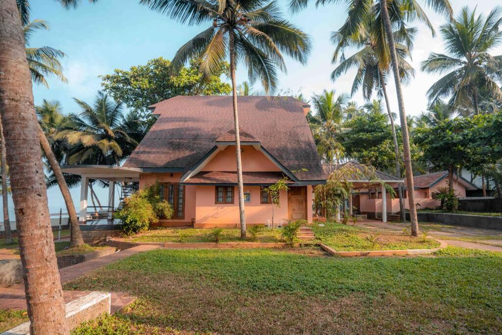 Baywatch By Grha - A Picturesque Beachfront Villa Kozhikode Buitenkant foto