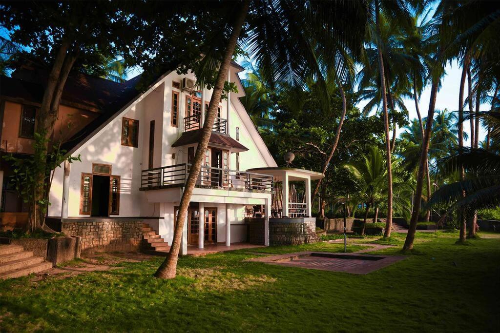Baywatch By Grha - A Picturesque Beachfront Villa Kozhikode Buitenkant foto