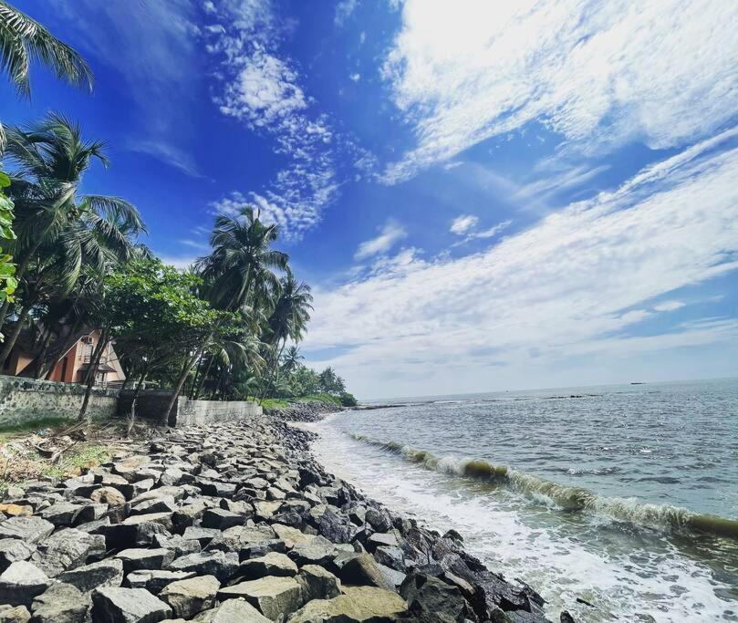 Baywatch By Grha - A Picturesque Beachfront Villa Kozhikode Buitenkant foto
