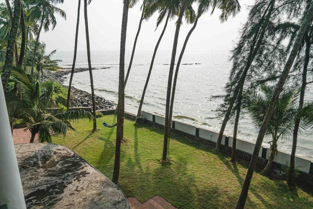 Baywatch By Grha - A Picturesque Beachfront Villa Kozhikode Buitenkant foto